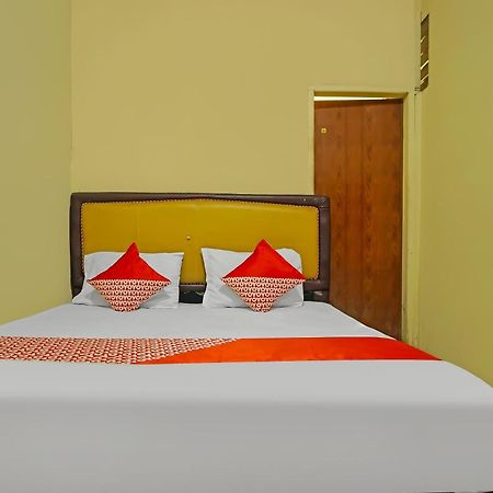 Oyo 92577 Hotel Sidikalang Near Kejaksaan Negeri Dairi エクステリア 写真