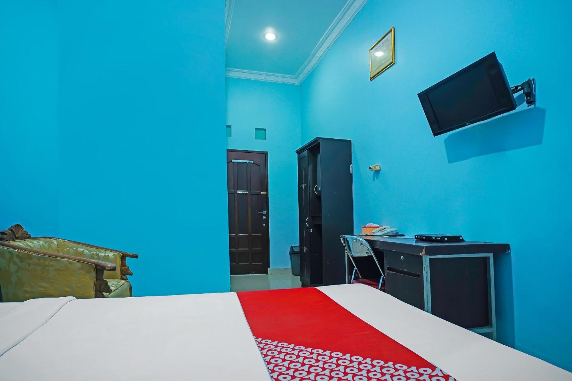 Oyo 92577 Hotel Sidikalang Near Kejaksaan Negeri Dairi エクステリア 写真