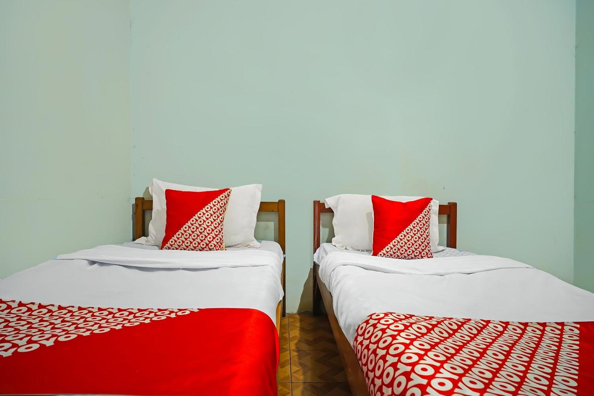 Oyo 92577 Hotel Sidikalang Near Kejaksaan Negeri Dairi エクステリア 写真