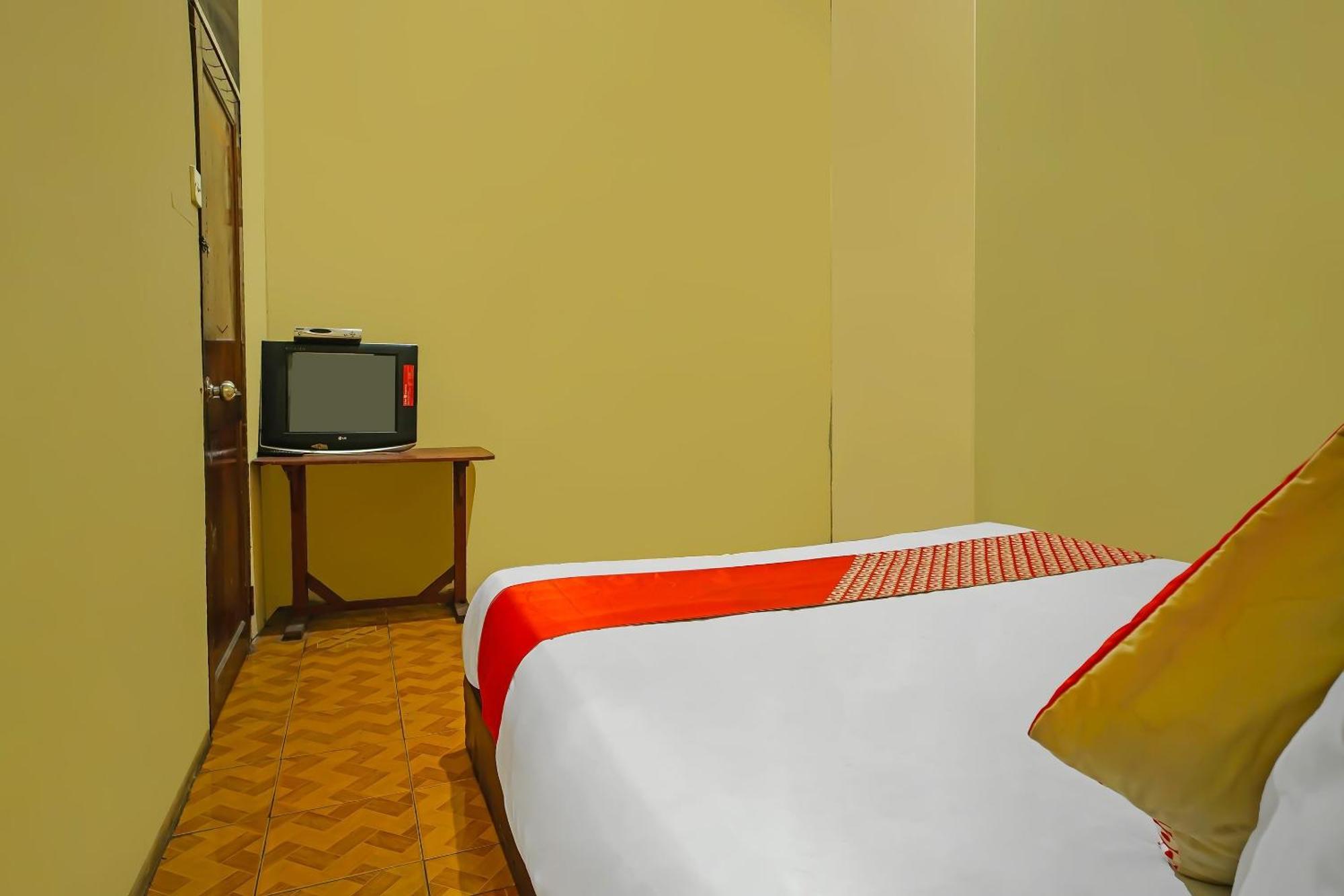 Oyo 92577 Hotel Sidikalang Near Kejaksaan Negeri Dairi エクステリア 写真