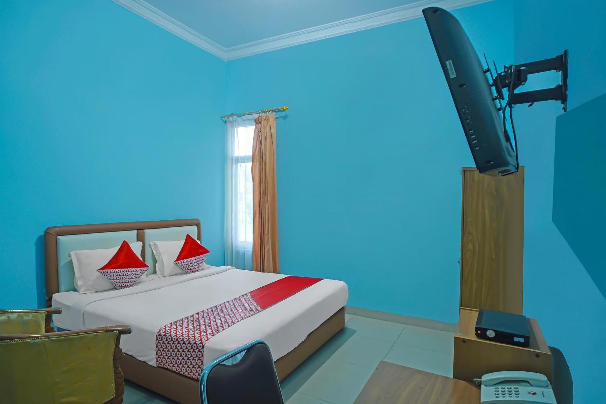 Oyo 92577 Hotel Sidikalang Near Kejaksaan Negeri Dairi エクステリア 写真