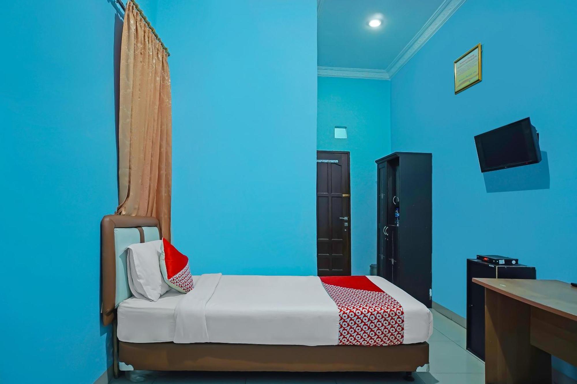 Oyo 92577 Hotel Sidikalang Near Kejaksaan Negeri Dairi エクステリア 写真
