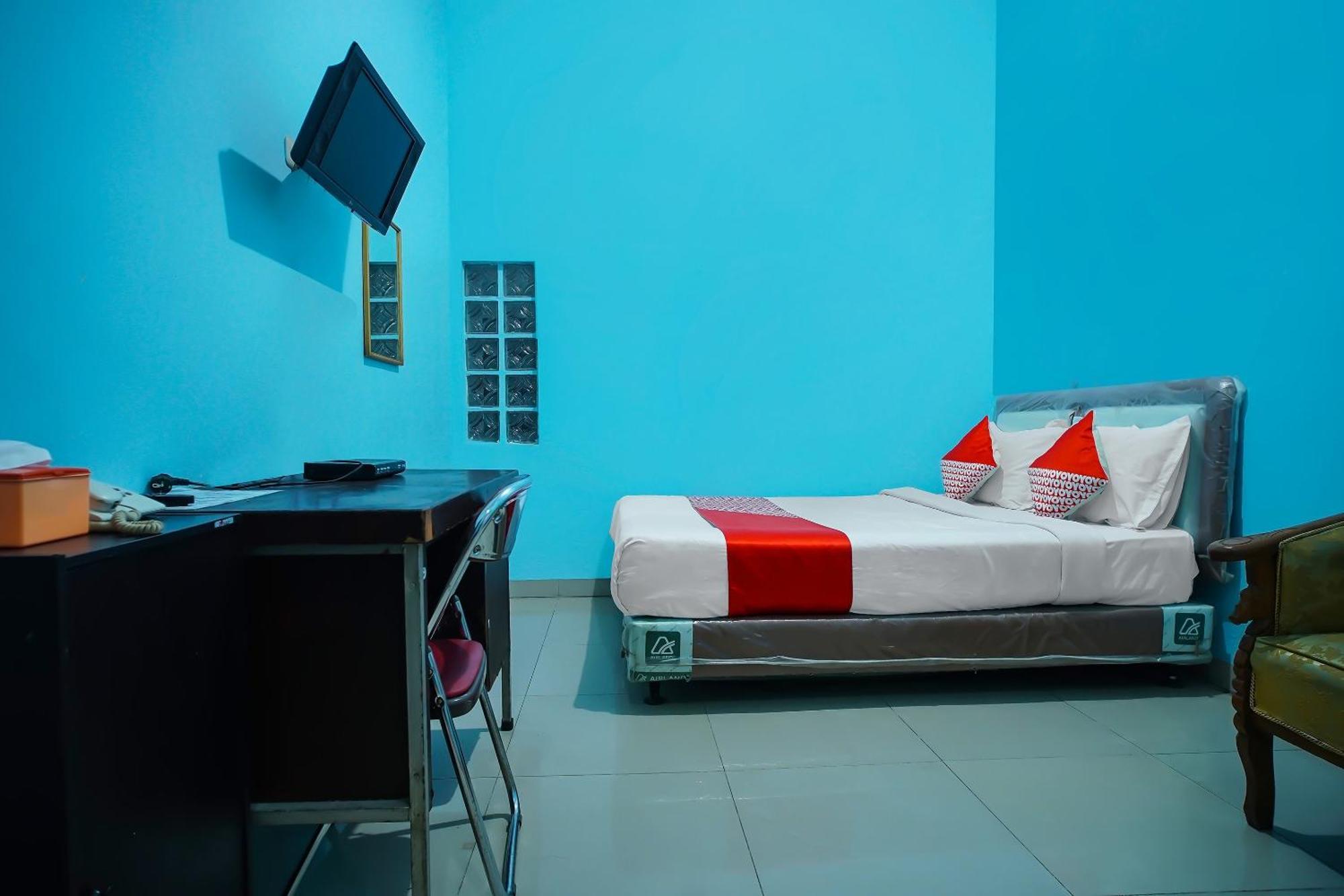 Oyo 92577 Hotel Sidikalang Near Kejaksaan Negeri Dairi エクステリア 写真