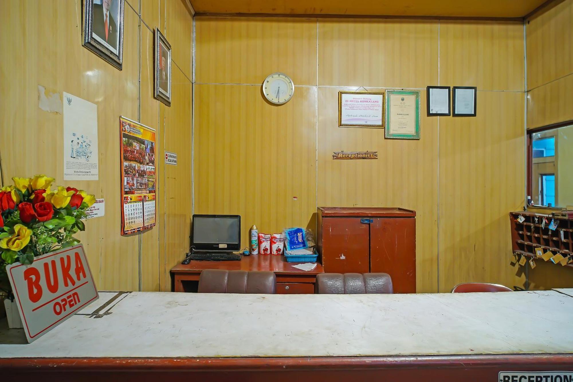 Oyo 92577 Hotel Sidikalang Near Kejaksaan Negeri Dairi エクステリア 写真