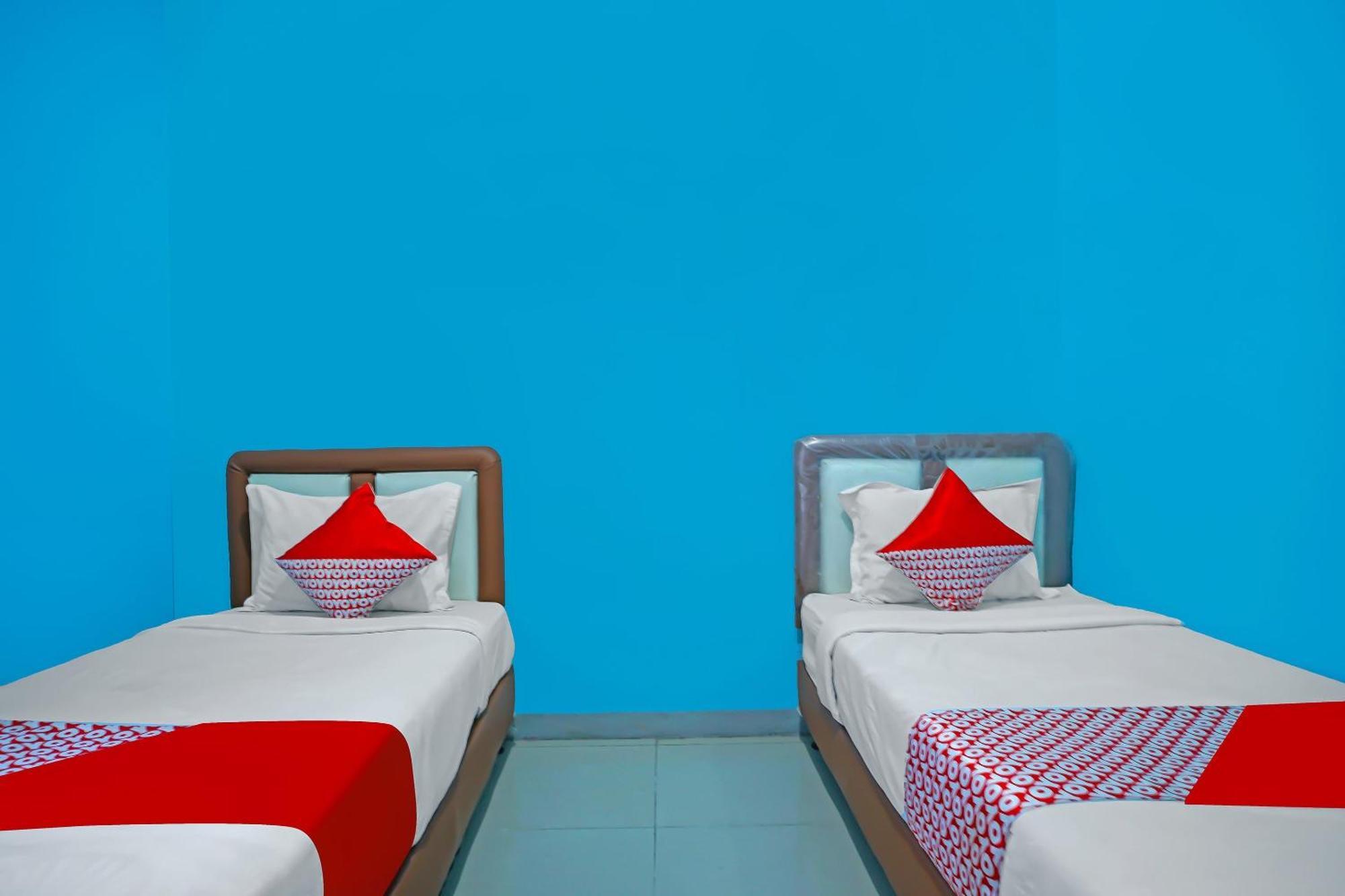 Oyo 92577 Hotel Sidikalang Near Kejaksaan Negeri Dairi エクステリア 写真