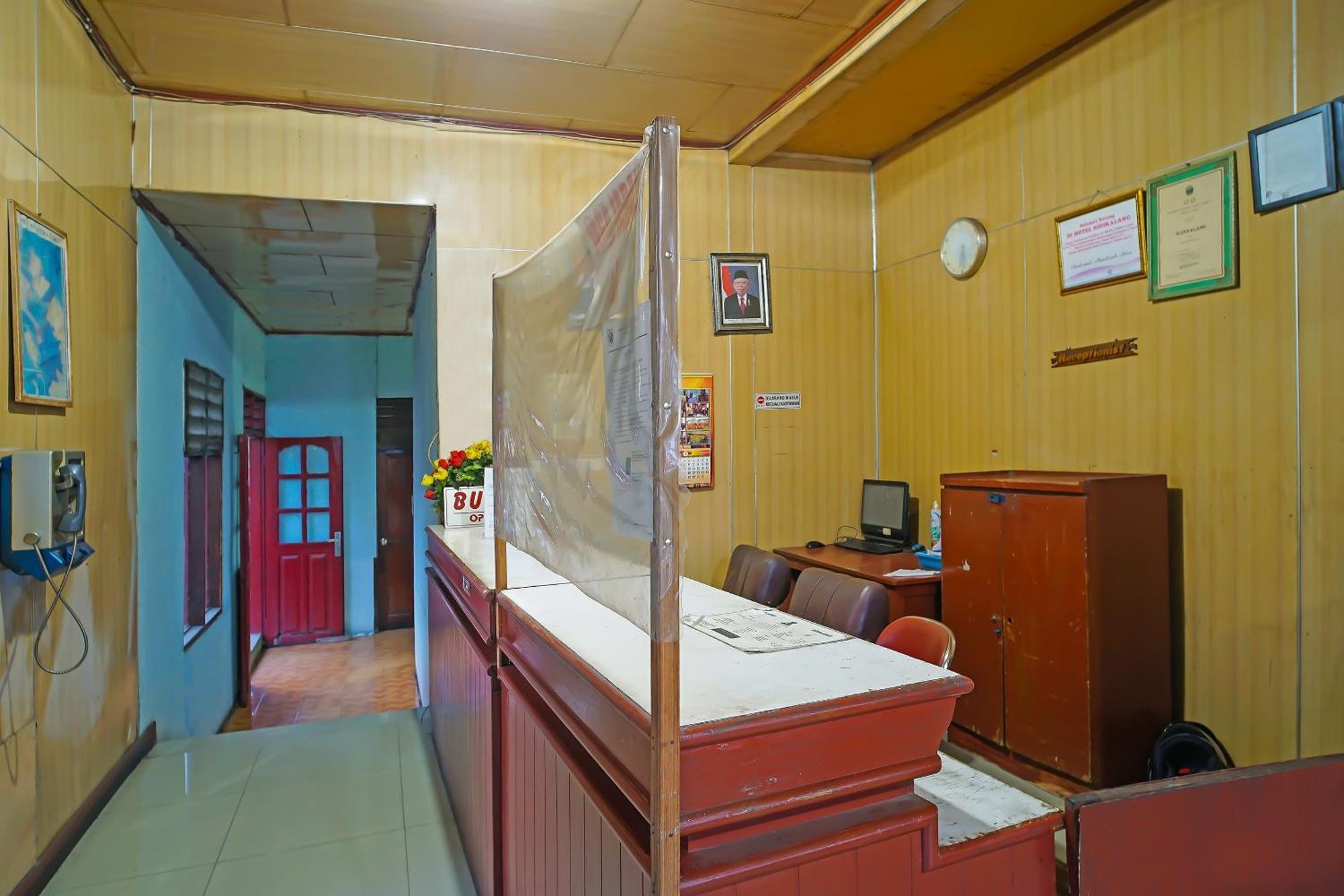 Oyo 92577 Hotel Sidikalang Near Kejaksaan Negeri Dairi エクステリア 写真