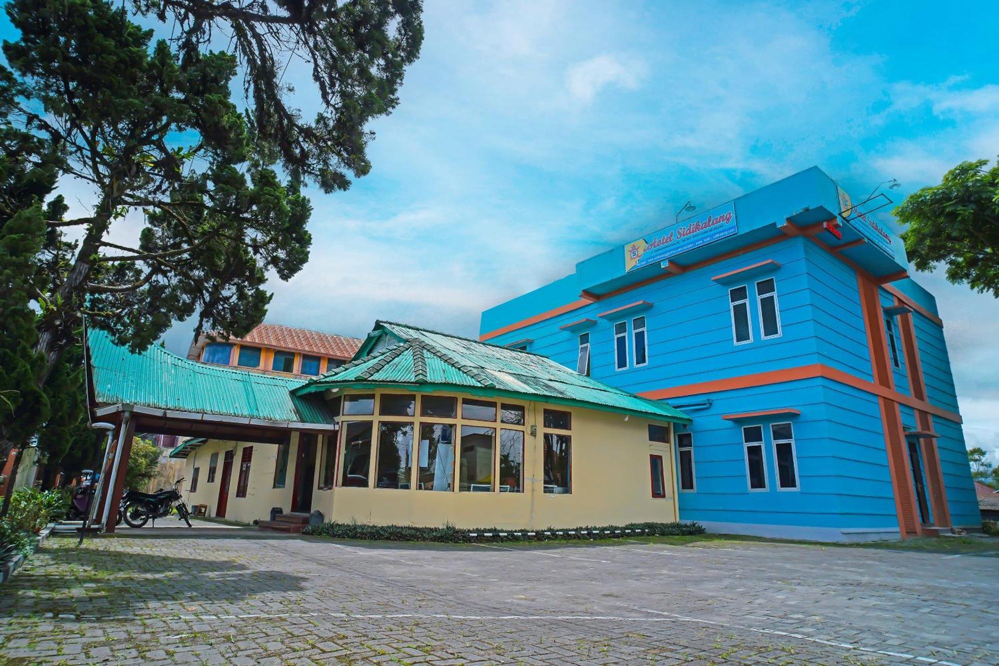 Oyo 92577 Hotel Sidikalang Near Kejaksaan Negeri Dairi エクステリア 写真