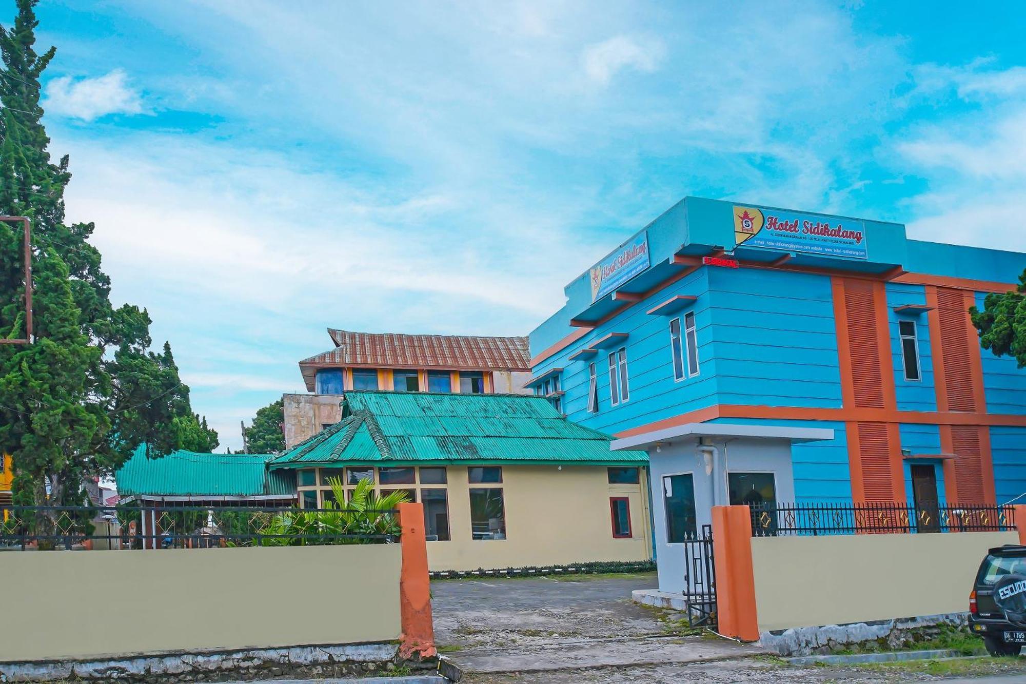 Oyo 92577 Hotel Sidikalang Near Kejaksaan Negeri Dairi エクステリア 写真