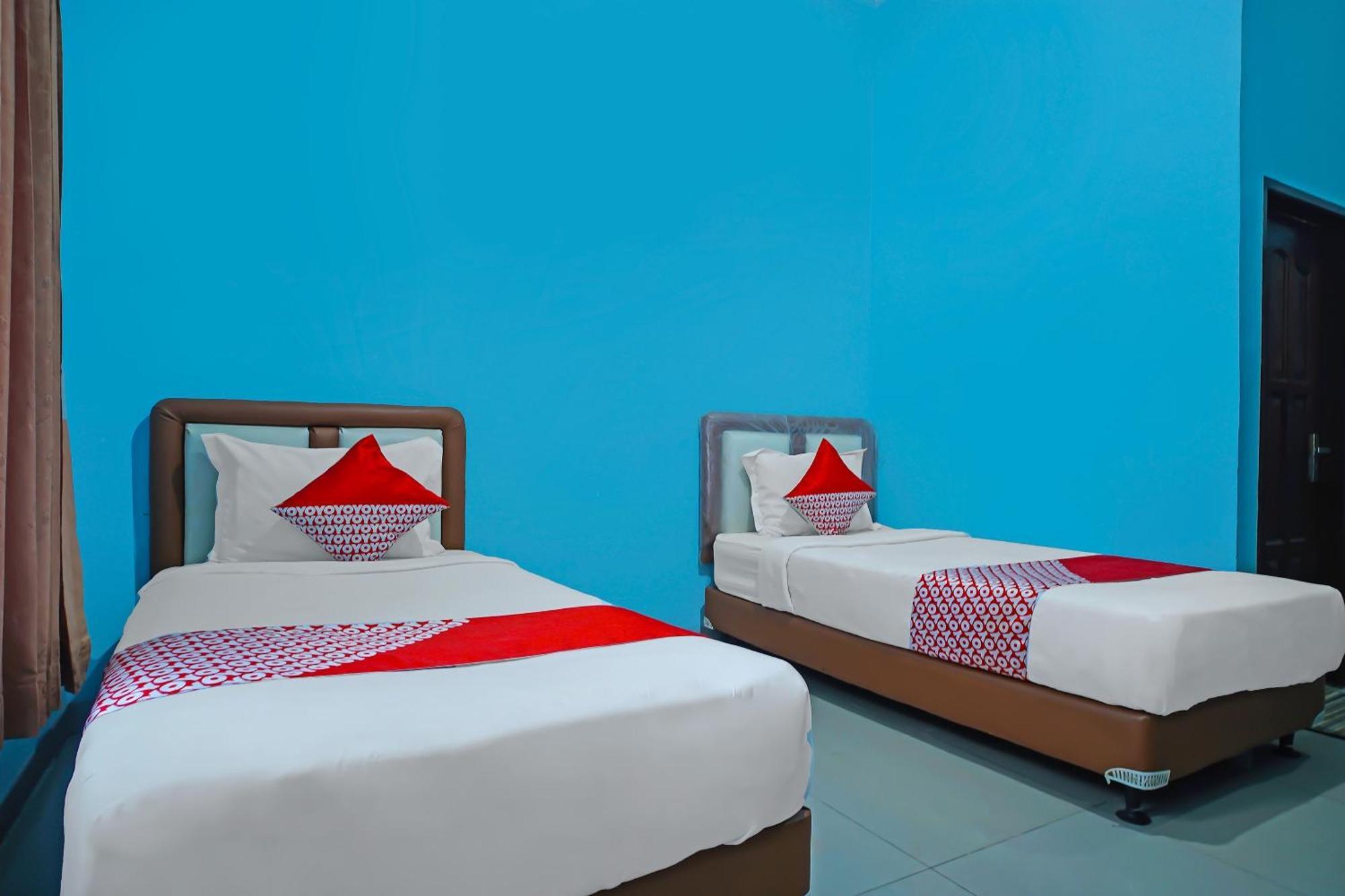 Oyo 92577 Hotel Sidikalang Near Kejaksaan Negeri Dairi エクステリア 写真